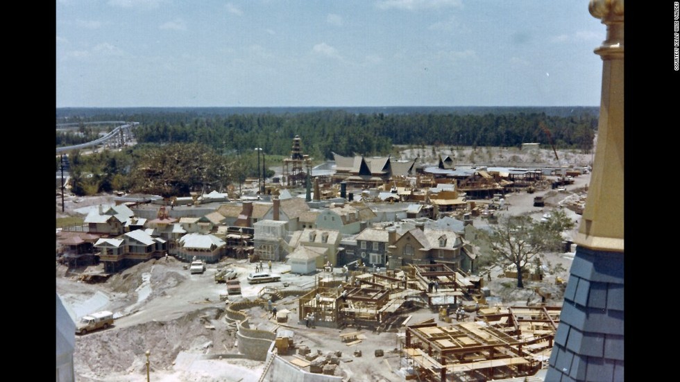Building The Magic - Vintage Photos Of The Construction Of Disney World