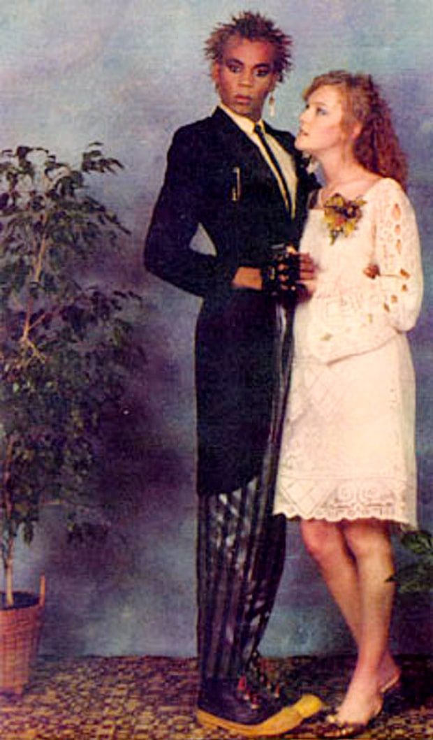 25 Embarassing Prom Photos Celebrities Don't Want You To See