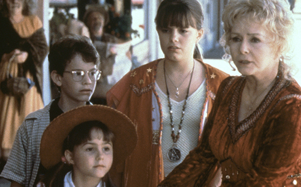 The Entire Cast Of 'Halloweentown' Reunited To Pay Tribute To Debbie Reynolds