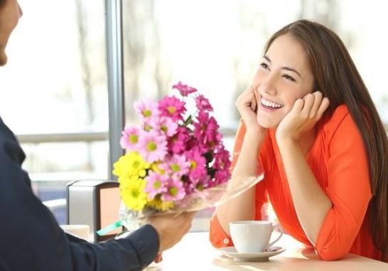 10 Most Romantic Things Guys Did That Only Women Over 25 Remember