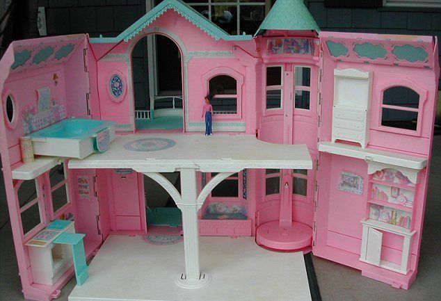 The Original Barbie Dream House Is Back And Our Inner Child Is Screaming With Joy
