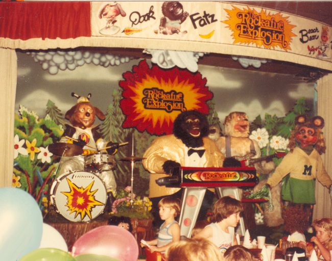 The Dramatic Saga Of Chuck E. Cheese And ShowBiz Pizza's Battle Of The Robot Bands