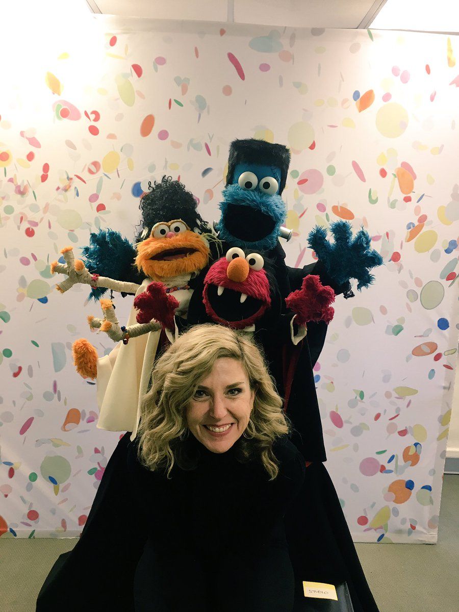 Woman Surprised Her Mom With A Trip To 'Sesame Street' And It's The Cutest Thing You'll See All Day